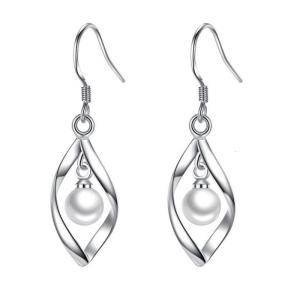 ต่างหูไข่มุกบิดอินเทรนด์พร้อมรายละเอียดหูฟังแบบคล้องหูซับซ้อนสำหรับกิจกรรมทางการและนอกสถานที่สบายๆ