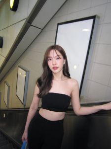 SEEK MINIMALISM | Black Classic Chic Top เสื้อเกาะอก ซิปโซ่เงิน ทรงเข้ารูป มีบราในตัว สีดำ