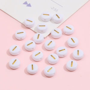 50ชิ้นอะคริลิคสีทอง A-Z ภาษาอังกฤษลูกปัดตัวอักษรกลมแบนสำหรับเครื่องประดับทำ DIY สร้อยข้อมือมิตรภาพคู่สร้อยคอ