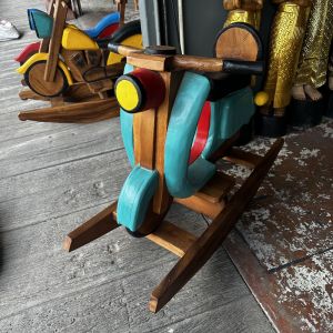 ม้าโยก  รถโยก เวสป้าจำลอง วินเทจ ไม้จามจุรี  ยาว100xกว้าง 36xสูง70cm ม้าโยกไม้ ม้าโยกเยก  โมเดลเมอเตอร์ไซ สำหรับเด็ก ของเล่นเด็ก