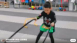 2025 Quần short Muay Thai mới cho nam nữ trẻ em màu hồng quần tập boxing quần kickboxing quần MMA thoáng khí quần chiến đấu quần áo võ thuật