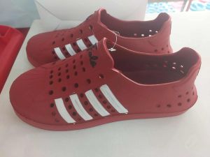 รองเท้าผ้าใบยาง (สีแดงเข้ม) รองเท้าสวมหุ้มส้นคัทชูไฟล่อนสีสดใส เบอร์ 39-44 Marco Pony รุ่น MP9277