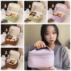 NDEURDI โพลีเอสเตอร์ กระเป๋าเครื่องสำอาง PU ป้องกันน้ำกระเซ็น จุได้มาก กระเป๋าถือสีทึบ นุ่มนุ่มๆ สไตล์ญี่ปุ่นแบบ กระเป๋าสำหรับชุดแต่งหน้า สำหรับผู้หญิง