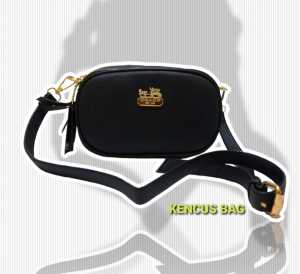 Tas Wanita Selempang model CAMERA Logo 2 ruang Gantungan hembos bahan Kulit Pu