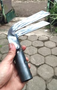 Alat perkebunan alat pertanian pembersih daun tebu (model L)