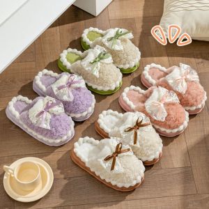 HOTOMI โบว์ลูกไม้ รองเท้าแตะโบว์ตี้ขนนุ่ม ไม่ลื่น รองเท้าพื้นหนา รองเท้าแตะขนแกะคอรัล น่ารัก ครัวเรือน รองเท้าในบ้าน ฤดูหนาว