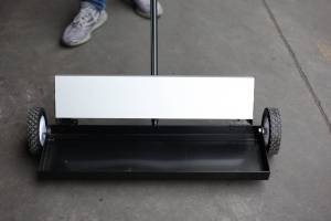 ตัวดูดผงโลหะ ดูดเศษโลหะ ดูดผงเหล็ก ดูดเศษเหล็ก เครื่องมือดูดเศษโลหะ รุ่น HEAVY DUTY  มีล้อ 24" 36" เครื่องดูดผงเหล็ก เครื่องดูดผง เครื่องดูดผงโลหะ เครื่องดูดผงเหล็ก ราคา - Lazada