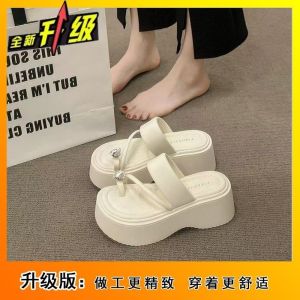 Free Shipping New Summer Collection: Thick-Soled Low-Heeled Flip-Flops For Women Perfect For Outdoor Wear Fashionable And Height-Enhancing With Rhinestone Embellishments