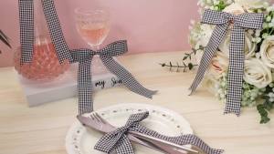 24 Pcs Gingham Ribbon Bows 5x7 Inch Buffalo Plaid Twist Tie Bows Check Pre Tied Bow Ribbon Gift Bows for Cake Wrapping Treat Bags Wedding Baby Shower(Black Plaid 1inches)