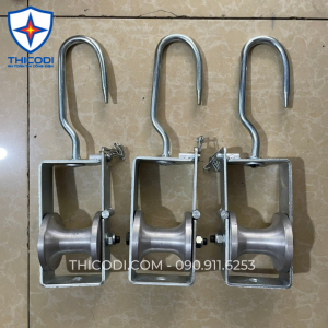 Puly nhôm móc câu kéo dây cáp điện 90x65mm