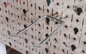 Combo 5 Móc treo vợt Pickleball - DÙNG CHO KỆ PEGBOARD (lỗ tròn Tâm 2 lỗ 2.5 cm )