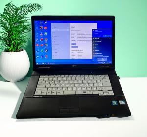 โน๊ตบุ๊ค Fujitsu Lifebook A552/F Intel (R) Celeron (R) Cpu B730 1.80 Ghz 1.80 ghz RAM 4 GB HDD 320 GB