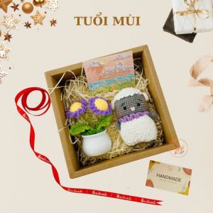 Set Quà Tặng Sinh Nhật 20/10 Cho Nữ Móc Khoá Len Handmade 12 Con Giáp Và Chậu Hoa Len LYLYCRAFT Dễ Thương Ý Nghĩa