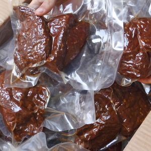 Large pieces of soy sauce-flavored pork spiced braised lean meat vacuum cooked food ready to eat original cut spicy cooked meat