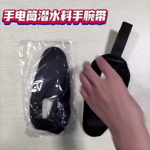 Diving Light Flashlight Holder Glove Adjustable Hand and Arm Strap Wrist Glove Hand Mount Diving Accessory for Hunting