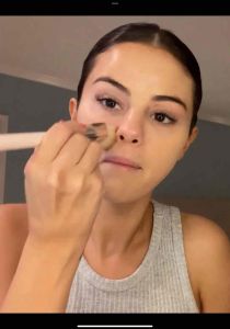 [พร้อมส่ง/แท้ ] Rare Beauty Liquid Touch Weightless Foundation 28ml