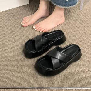 NQshop HOT รองเท้าแพลตฟอร์มหัวทรงสี่เหลี่ยมพื้นทรงหนาสําหรับผู้หญิงรูปทรงสวยหรูไม่ซ้ำใคร เหมาะกับทุกการแต่งตัวสุดๆ รองเท้าแตะรองเท้าแตะ