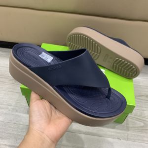 Dép xỏ ngón crocs chuẩn xịn chống hôi chân nhựa tế bào êm mềm đúc liền khối siêu bền đi mưa lội nước đi biển Crocs blooklyn Flip cho nữ đế cao 4cm màu navy