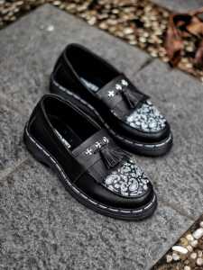 Sepatu Loafers Skena Pria Formal Casual Docmart Paisley Spike Slip On Kerja Pesta Elegant ModernCowok Trendy Kekinian