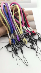 สายคล้องหนัง PU แบบนิ่มสำหรับสมาร์ทโฟนและกุญแจทำด้วยมือที่ใส่กุญแจแฟชั่นพวงกุญแจของขวัญสำหรับทุกเพศ