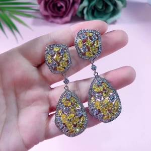 SEQUITO Temperament CZ Asymmetry Big Geometric Long Dangle Earrings Pave Yellow Topaz for Women Statement Fashion Hollow Drop Jewelry Femme SE151
