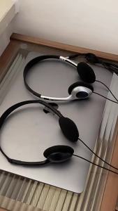 Retro Classic 90s silver Headphone Cable Style Over-Ear Headphones Hot Girl Outfit Photo Shoot Xiaohongshu Over-Ear