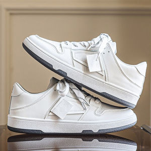 QDshop แบบใหม่พร้อมส่ง  รองเท้าผ้าใบแฟชั่นชาย ทรงดีมาก  ใครสายผ้าใบไม่ควรพลาด แมทช์กับชุดอะไรก็เข้า ราคาดี๊ดีย์  รีบมาจับจองกันนะ