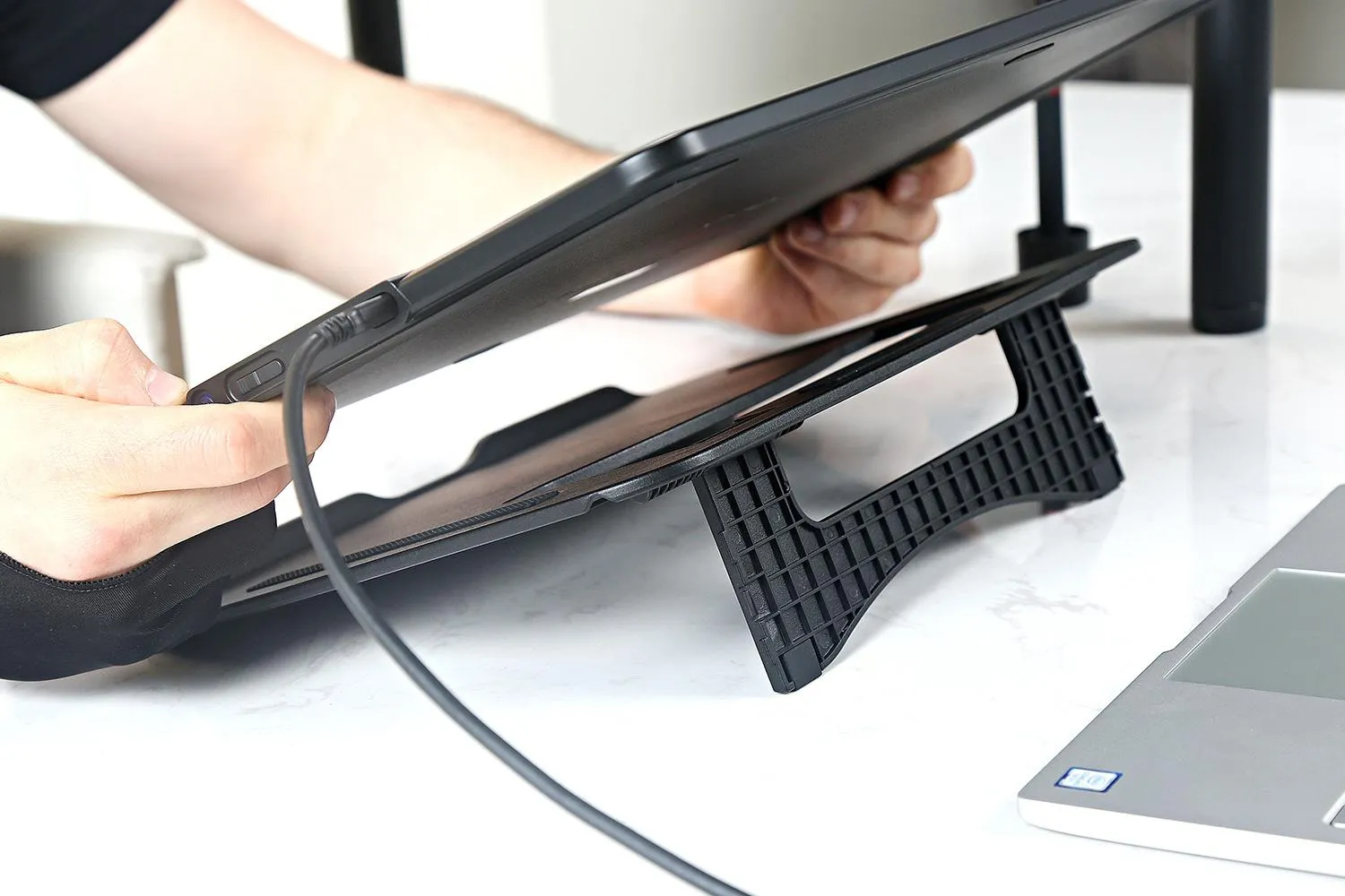 XPPen Artist 15.6 Pro เมาส์ปากกาแบบหน้าจอวาดภาพ ขนาด 15.6 นิ้ว แรงกดปากกา 8192 ระดับ ค่าสี 120% sRGB