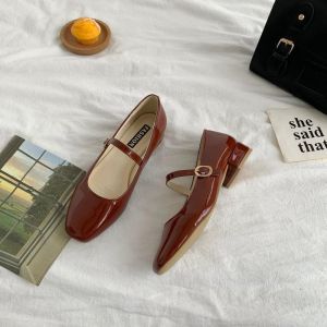 MIA รองเท้า Mary Jane ใหม่ หัวเหลี่ยม ส้นเตี้ย หัวเข็มขัดสายเดียว เรียบง่ายและหลากหลาย