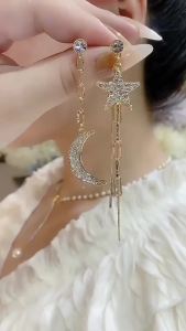 Bông tai tua rua sao trăng bất đối xứng phong cách Hàn Quốc cá tính hot trend chốt bạc. ab Bông tai nữ hình sao và trăng