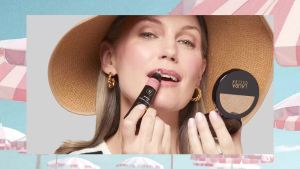 LAURA GELLER NEW YORK x Bliss Shine-n-Shield Lip Balm SPF 15 Bliss on the Beach - es Hydrates & Protects Lips