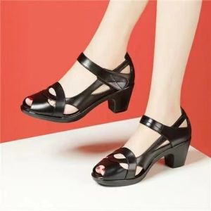 Free Shipping New Versatile Chunky-Heeled Outdoor Mom Shoes With Velcro Closure Open-Toe Design And Fashionable Roman-Style Sandals Available In Larger Sizes