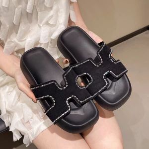 [Free Shipping] WomenS Summer Outdoor Fashion Slippers 2025 New Style Flat-Soled Rhinestone Sandals Chunky Heel Casual Beach Flip-Flops