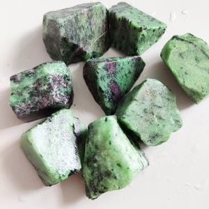 Natural Green Epidote Mineral Crystal Stone Home Garden Decoration Stone Specimen Healing Stone Collection or Craft Needs
