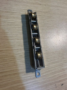 Phụ kiện cửa lùa Bánh xe đồng 2 bánh và 4 bánh cửa lùa xingfa 55cửa lùa 55 vát cạnh bánh xe đồng xịn lùa cho cửa sổcửa đi nhôm kính