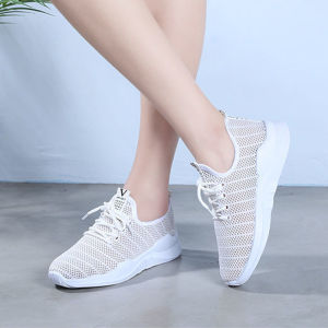 LHFriday แนะนำ🎉รองเท้าผ้าใบผญสีพื้นไม่สกรีนลวดลายระบายอากาศดี รองเท้าผ้าใบแฟชั่นมีให้เลิอก 2 สี เรียบๆแต่งตัวง่ายใส่ได้ทุกโอกาส รองเท้าผ้าใบใส่แฟชั่นหรือใส่ออกกำลังกายได้ครบจบในคู่เดียว👍