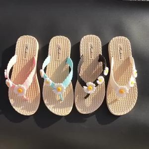 [Free Shipping] WomenS Summer Flip-Flops New Style Featuring A Small Daisy Design Casual And Stylish Perfect For Beach Vacations And Seaside Outings
