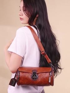 2026 Túi xách mẫu mới phong cách retro Âu Mỹ đeo vai/đeo chéo vân đá dập nổi. Túi xách nữ kiểu gối Boston