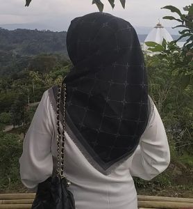 Kerudung Segi Empat Wanita Muslim Motif Terbaru Multi-color 110 cm x 110 cm