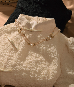 Cocoepps Trung Quốc quần áo năm mới 2024 xu hướng quốc gia mới và phong cách dân tộc có thể được mặc hàng ngày với một chiếc váy sườn xám cách tân ngắn