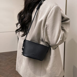 QNQN 2025 ผู้หญิงใหม่ PU กระเป๋าสะพายไหล่เฉพาะกลุ่มกระเป๋าสะพายไหล่เรียบง่ายความจุขนาดใหญ่กระเป๋าสี่เหลี่ยมขนาดเล็กสะดวกสบายความจุขนาดใหญ่กระเป๋าถังน้ำ