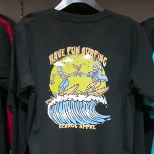 Debrug: Nikmati Petualangan Surfing & Travelling Musim Panas di Pantai