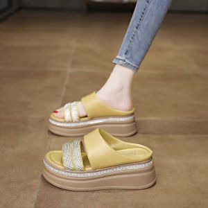 สว่าน รองเท้าแตะชายหาด รองเท้าแตะพื้นหนา แฟชั่น สะดวกสบาย เอกลักษณ์ รองเท้าแตะส้นแบน กันกระแทก ทนทาน ความรู้สึกมั่นคง