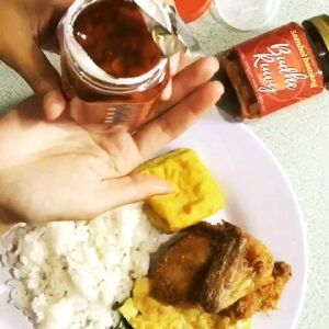 SAMBAL SPESIAL BAWANG "Budhe Ruwy" varian ORIGINAL untuk ayam tahu tempe goreng geprek penyet dll dari Budhe kuliner kemasan botol kaya bumbu