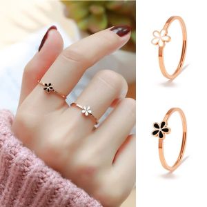 Nhẫn titan nữ không gỉ 1 mm mặt bông hoa 5 cánh cá tính