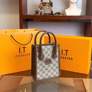 Mobile phone crossbody bag 2026 New vintagetote bag with monogram pattern retro handbag stylish shoulder bag
