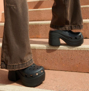 GUỐC NHỰA ĐI MƯA CROSS SIREN CLOGS CAO 9CM CHO NỮ màu đen