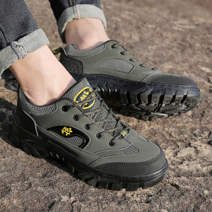 TKGirl งานสุดปังเข้าใหม่พร้อมส่ง รองเท้าผ้าใบผู้ชายทรงสปอร์ต งานเท่พร้อมลุย มีให้เลือก 3 สีปังๆ จะใส่ไปทำงานก็เข้า ใส่ไปเที่ยวก็ดี รุ่นนี้ราคาน่ารักไม่ไหว ใครสนใจรีบสั่งเลยก่อนของหมดน้า