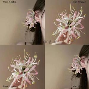[COD] Man YingLie Super Delicate Flower Hair Clip Seaside Atmosphere Clip Photo Hair Accessories Duckbill Clip Lily Hairpins Side Clips