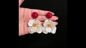 French vintage-style round ear clips for women without pierced ears with a distressed design elegant earrings light luxury and high-end feel vintage accessories